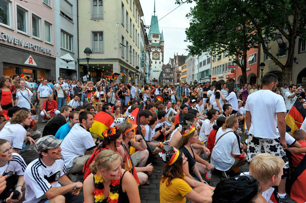 Halbfinale, wir kommen: Fans in Freiburg