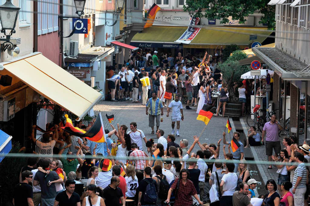 Halbfinale, wir kommen: Fans in Freiburg