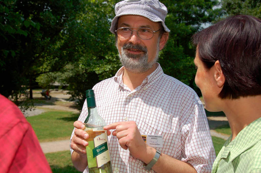 Pfarrer Matthias Ibach erläutert, worauf bei Messwein zu achten ist Pfarrer Matthias Ibach erläutert, worauf bei Messwein zu achten ist