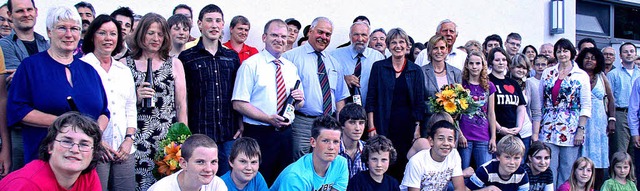 Wein vereint: Schler, Eltern, Helfer ... beim Schulweinjubilum in Oberrotweil  | Foto: herbert trogus