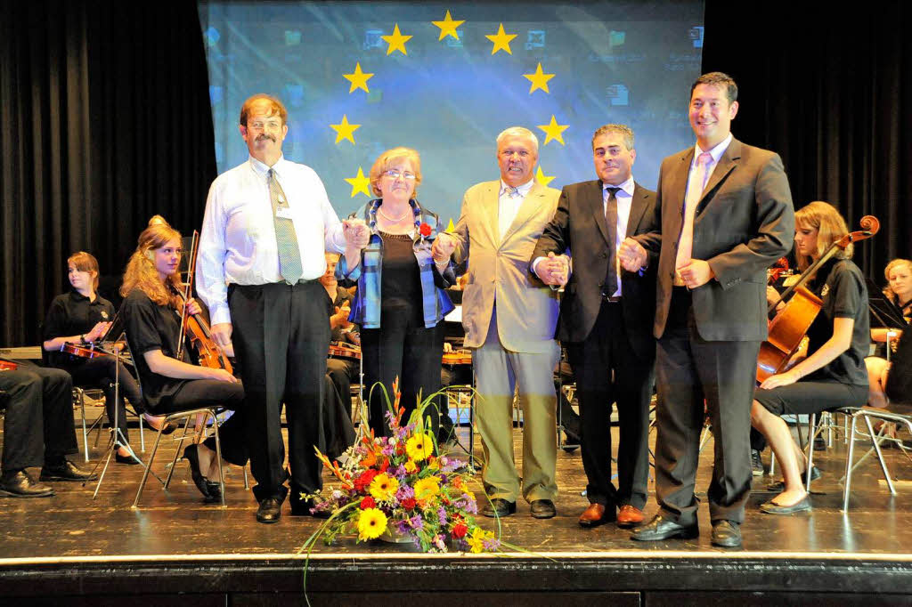 Hand in Hand: John Lingard (von links), Jadwiga Sowinska, Philippe Barthlemy, Riccardo Manganello und Markus Hollemann.
