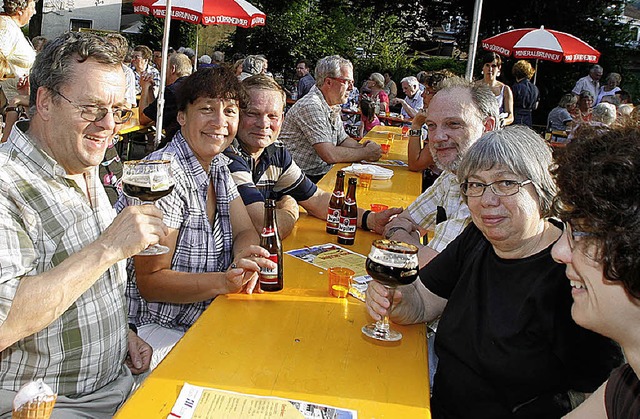 Bei Bier und anderen Spezialitten aus...m Freitag im Klostergarten gut gehen.   | Foto: Heidi Fssel