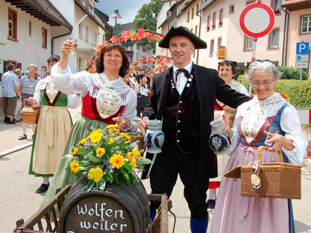 Ein farbenprchtiges Bild bot sich den Besuchern des 25. Kreistrachtenfestes in St. Peter.