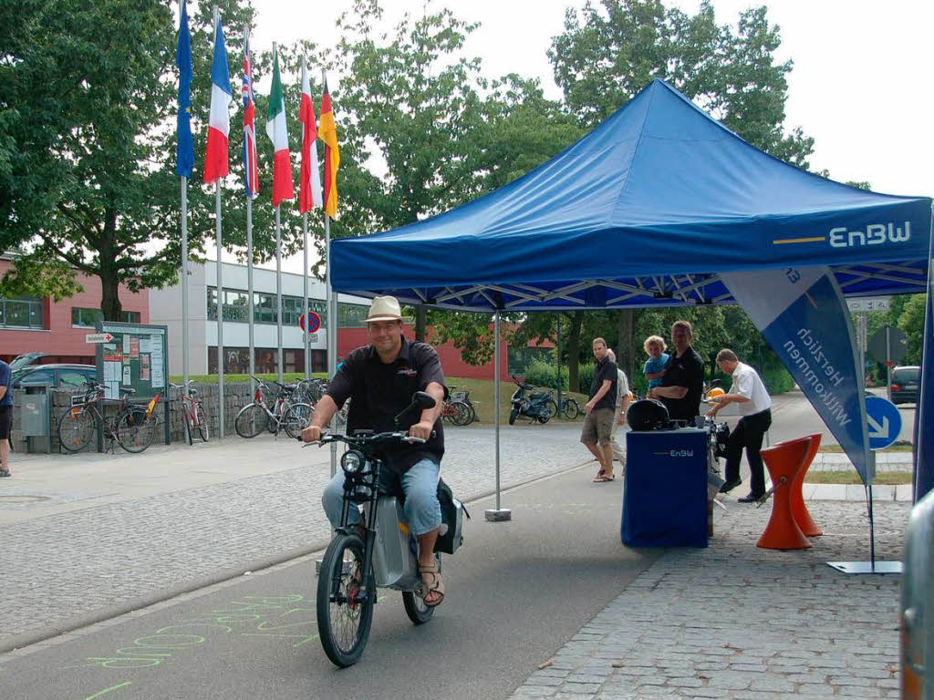 Europafest: Eine "Grne Meile" informierte rund ums Thema Energie ; hier ein Elektro-Moped