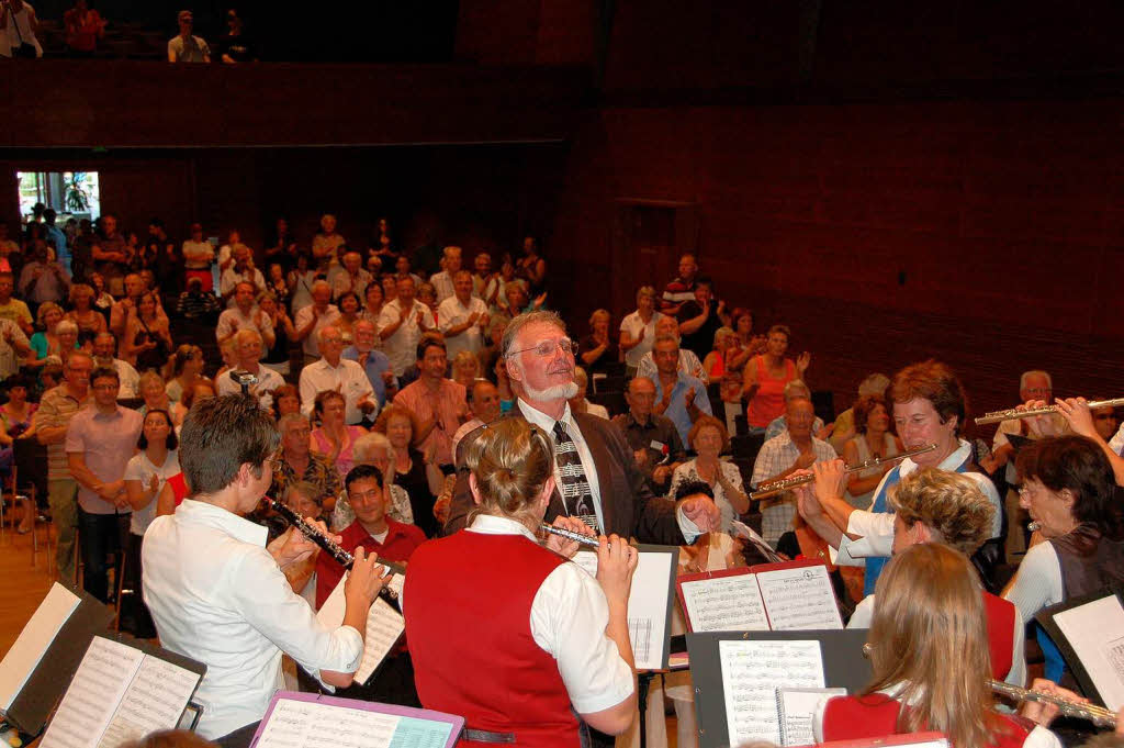 Europafest: Die Musikvereine aus Denzlingen und St.Cyr intonierten gemeinsam auch das Badnerlied