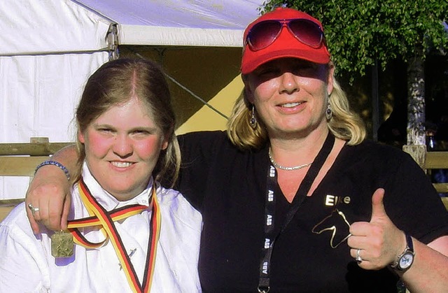 Patricia Hoffman (links) mit ihrer Trainerin Elke Reinisch.    | Foto: Dieter Fink
