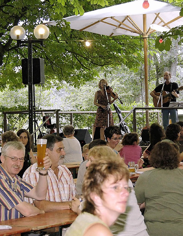 Feiern in Lauben und mit Musik &#8211; das ist das Nepomukfest.   | Foto: Privat
