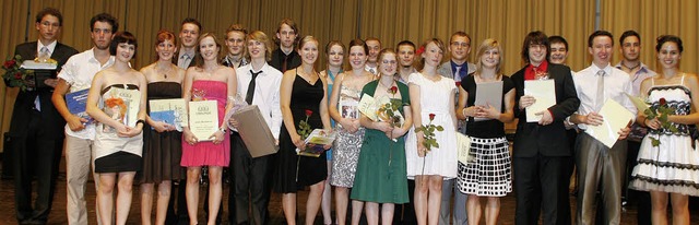 Insgesamt 33 Schler freuten sich ber ihre Preise.   | Foto: Heidi Fssel