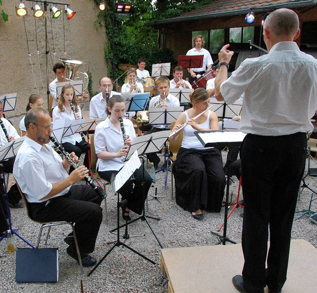 Die Stadtmusik Kandern lud zum Platzko...ilmmusik fr einen kurzweiligen Abend.  | Foto: Regine Ounas-Krusel