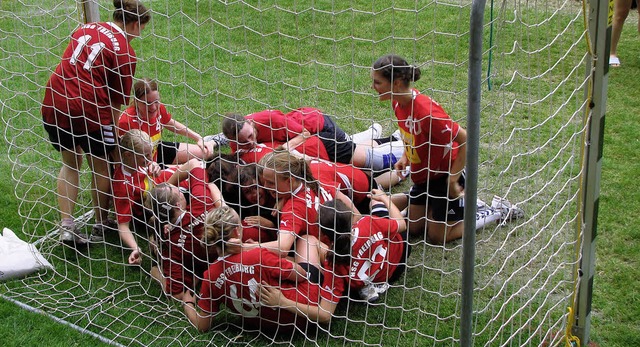 Freude pur bei den A-Jugend-Handballer...burg nach dem Finalsieg in Zhringen.   | Foto: Bargmann
