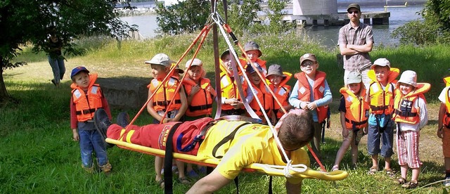 Ausgerstet wie die Profis, erlebten d...oder Verletzte aus dem Wasser rettet.   | Foto: Privat