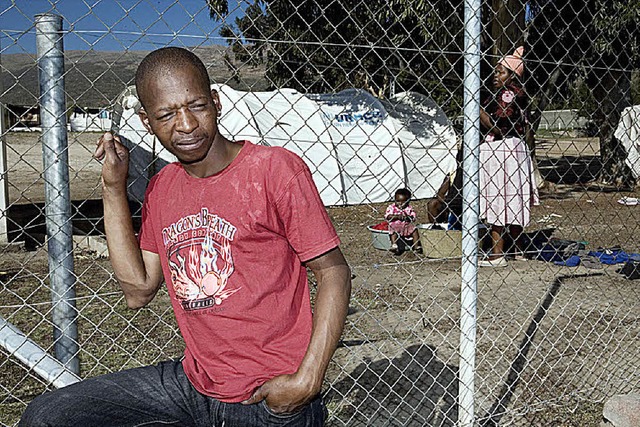 Jusuf Gusha vor dem  Flchtlingscamp   | Foto: lewis