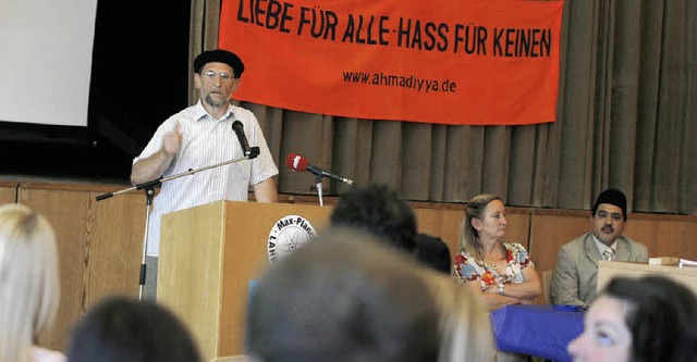 Abdullah Uwe Wagishauser, Vorsitzender...aud Oelmann und Mubarak Ahmad Choudry.  | Foto: Heidi Fssel