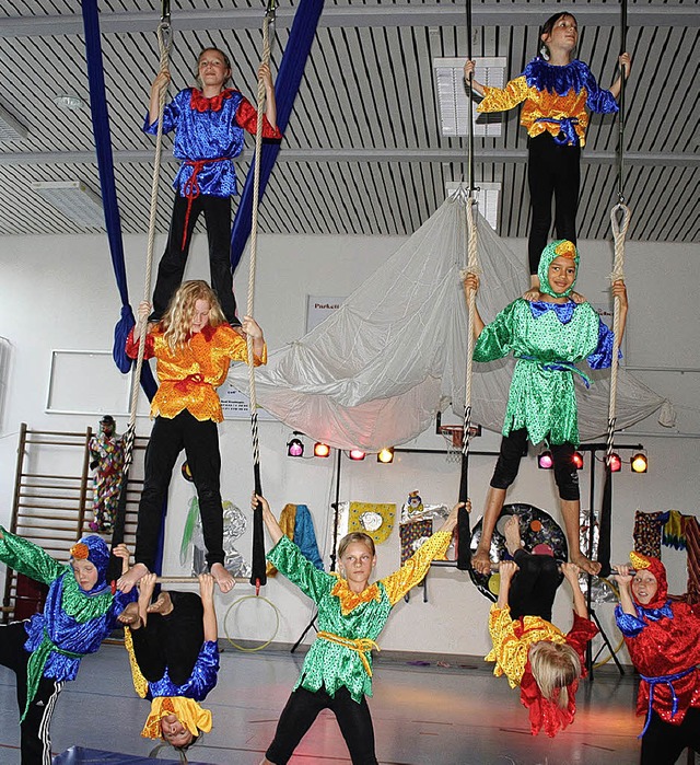 Tolle Akrobatik und noch viel mehr gab...di in der Alemannenhalle in Eschbach.   | Foto: Susanna Hiss