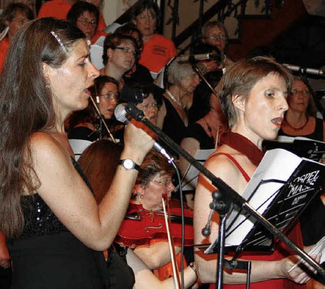 Zum Jubilum loteten die beiden Chre ...en Zuhrern ein begeisterndes Konzert.  | Foto: Martina Faller