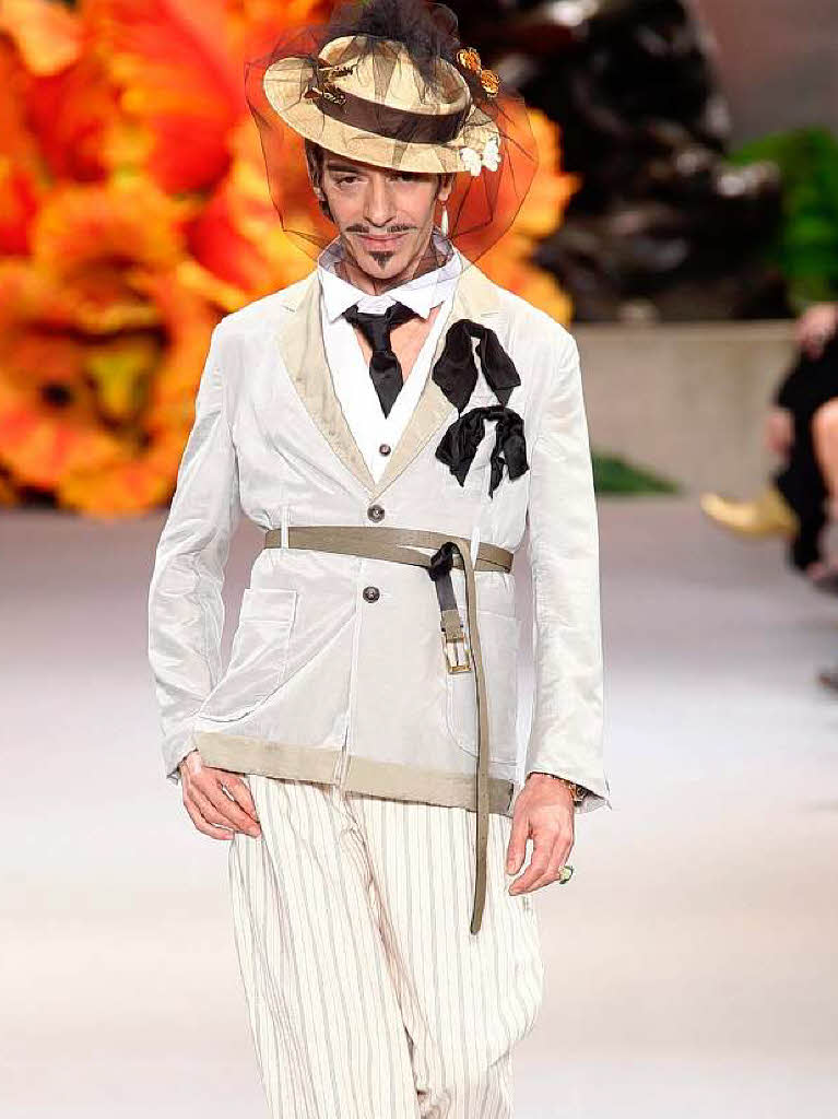 Der Knstler selbst kam als Grtner auf den Catwalk