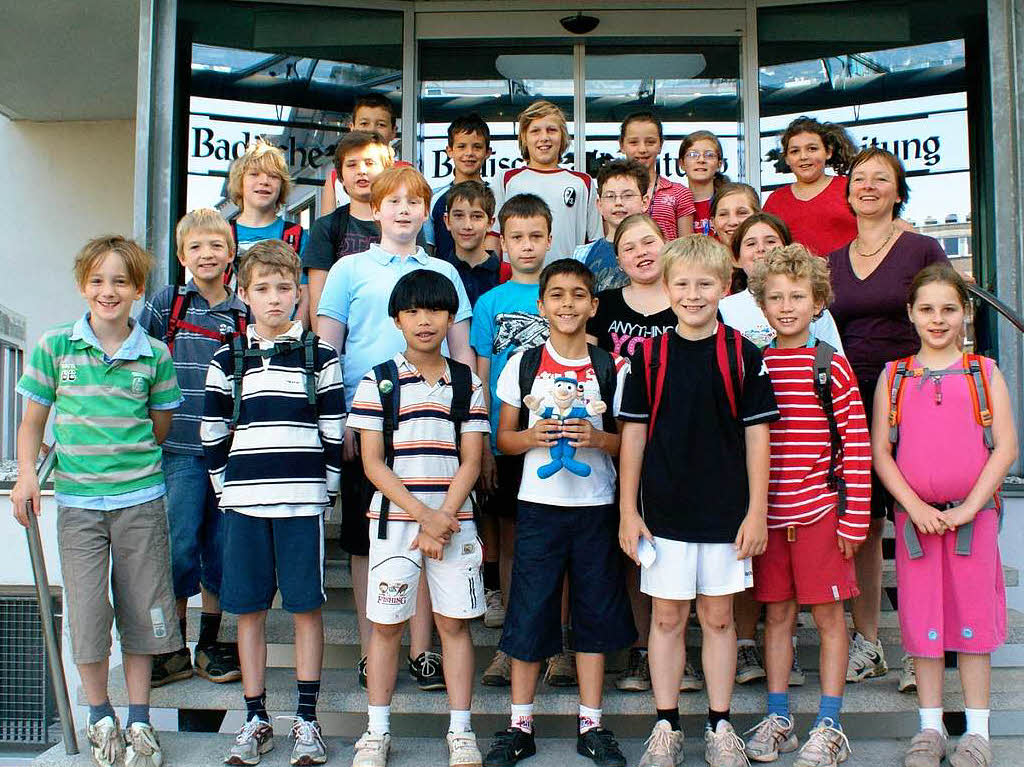 Die Klasse 4b der Lorettoschule mit ihrer Lehrerin Frau Boller Die Klasse 4b der Lorettoschule mit ihrer Lehrerin Frau Boller