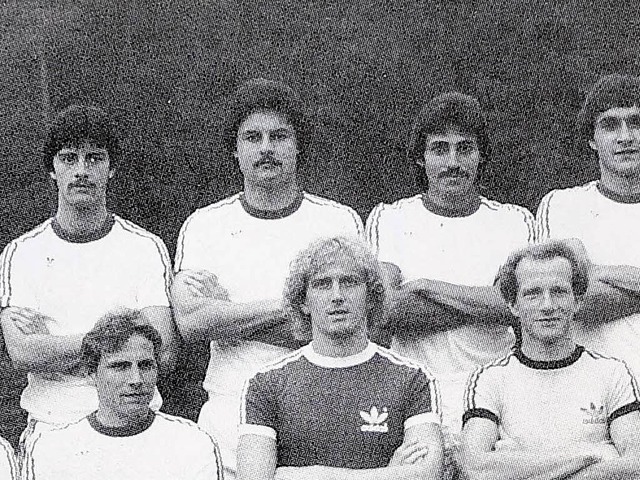 Joachim Lw (oben links) in der Saison 1979/80 beim SC Freiburg.  | Foto: Repro: Ingo Schneider