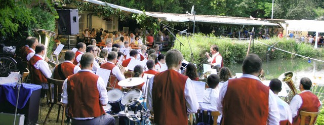 Fr flotte Unterhaltung sorgte beim Fi...t am Sonntag der Musikverein Sasbach.   | Foto: Roland Vitt