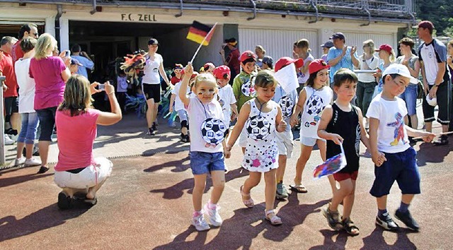 Einmarsch der Teams beim Sportfest des Kindergartens   | Foto: Privat