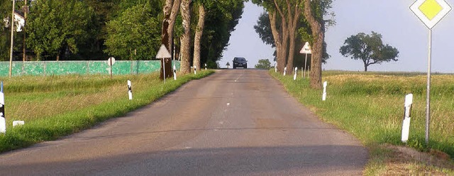 Hier soll kein Radweg die Strae quere... des Landratsamts nicht fr sinnvoll.   | Foto: Liane Schilling