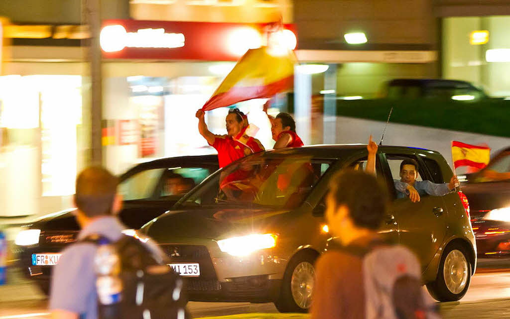 Die ganze Bandbreite der Fuball-Gefhle: Die Freiburger Innenstadt nach dem 0:1 der deutschen Elf gegen Spanien.