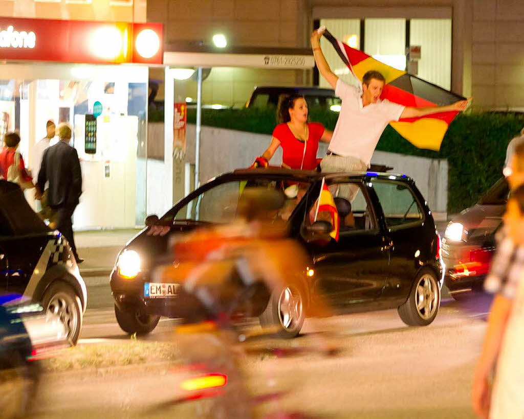 Die ganze Bandbreite der Fuball-Gefhle: Die Freiburger Innenstadt nach dem 0:1 der deutschen Elf gegen Spanien.