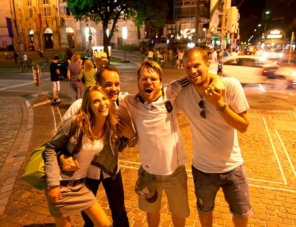 Die ganze Bandbreite der Fuball-Gefhle: Die Freiburger Innenstadt nach dem 0:1 der deutschen Elf gegen Spanien.