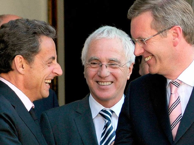 Christian Wulff und Nicolas Sarkozy schtteln die Hnde.   | Foto: AFP