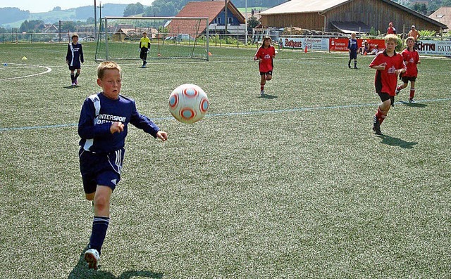 Den Ball immer im Auge und wissen, wo ... wer von den Jungs  gute Anlagen hat.   | Foto: Norbert Kriegl