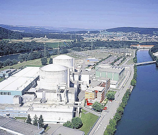 Das Atomkraftwerk und das Laufwasserkr... nchsten Jahrzehnt erneuert werden.    | Foto: Axpo