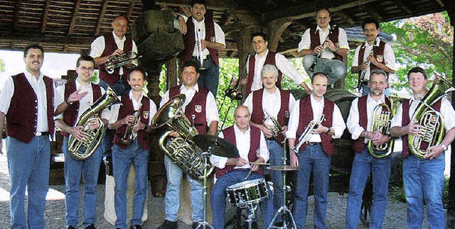 Warum in die Ferne schweifen? Die Luf...n Sommerfest in ihrem Heimatdorf auf.   | Foto: Privat/Frey