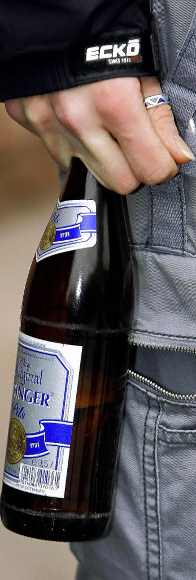 Zu viel Bier tut selten gut &#8211; wa...nd Neuenburg zu vermitteln versuchen.   | Foto: ddp