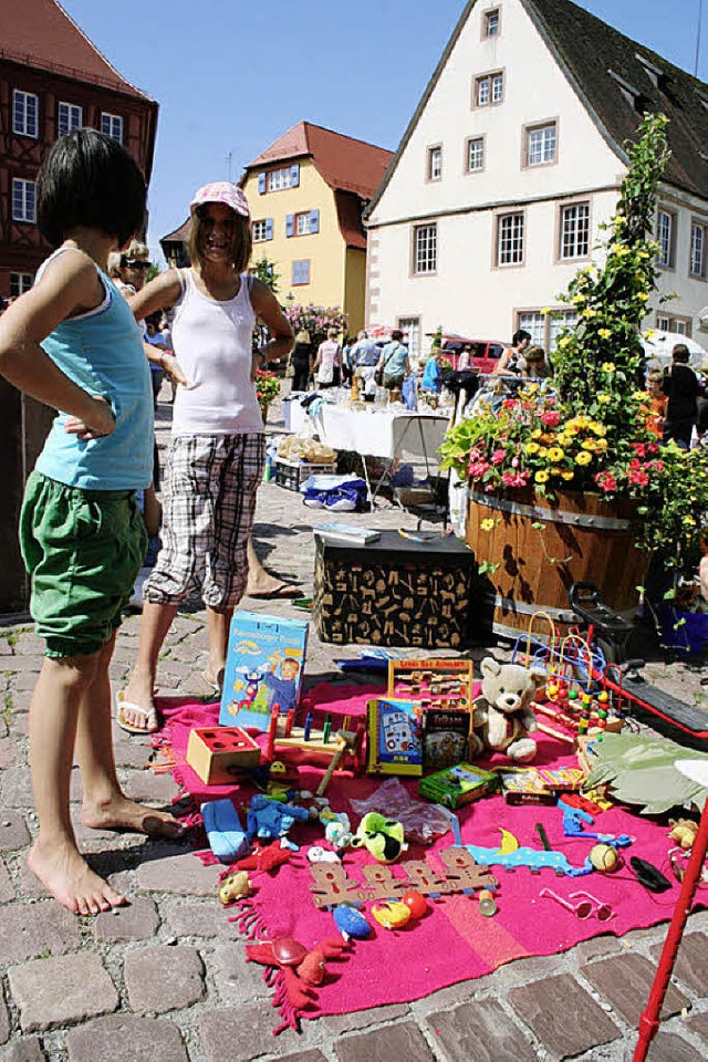 Flohmarkt und Geselligkeit gehren in Ettenheim zusammen.  | Foto: HPB