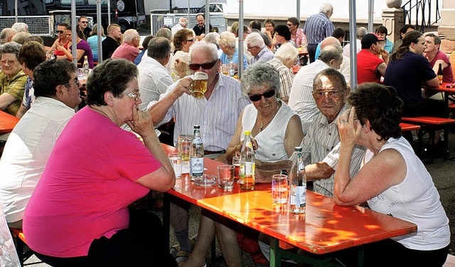 Beste Stimmung herrschte beim Dorfhock...er genossen die zwanglose Atmosphre.   | Foto: Heiner Fabry