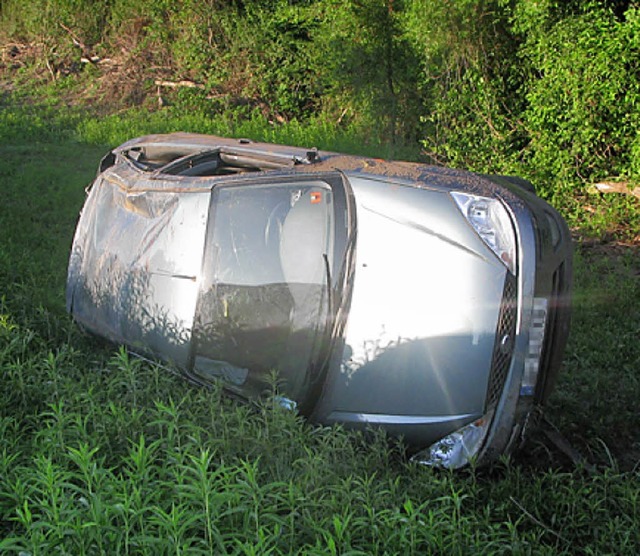 Der Fahrer des Autos musste ins Hospital gebracht werden.   | Foto: BZ