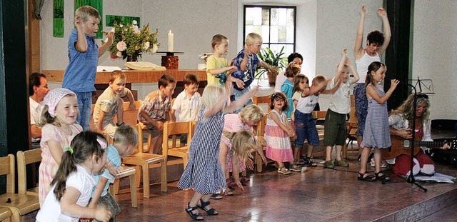 Kindergartenkinder animierten auch Erw...umachen beim Gemeindefest in Gersbach.  | Foto: Gerd Sutter