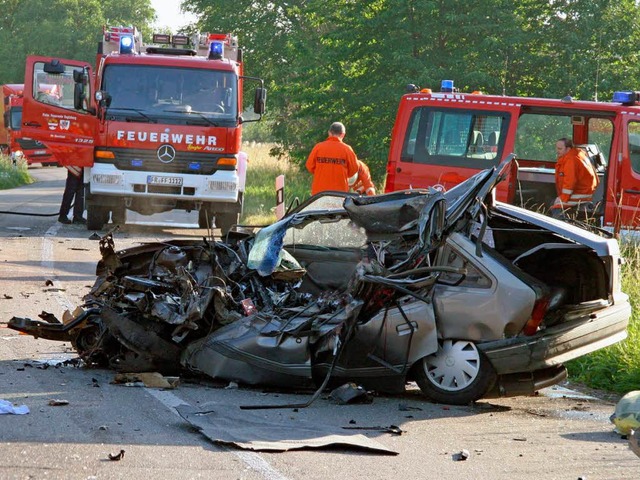 Bei einem schweren Verkehrsunfall kam ...renaubrcke in der Nhe von  Burkheim.  | Foto: Herbert Trogus