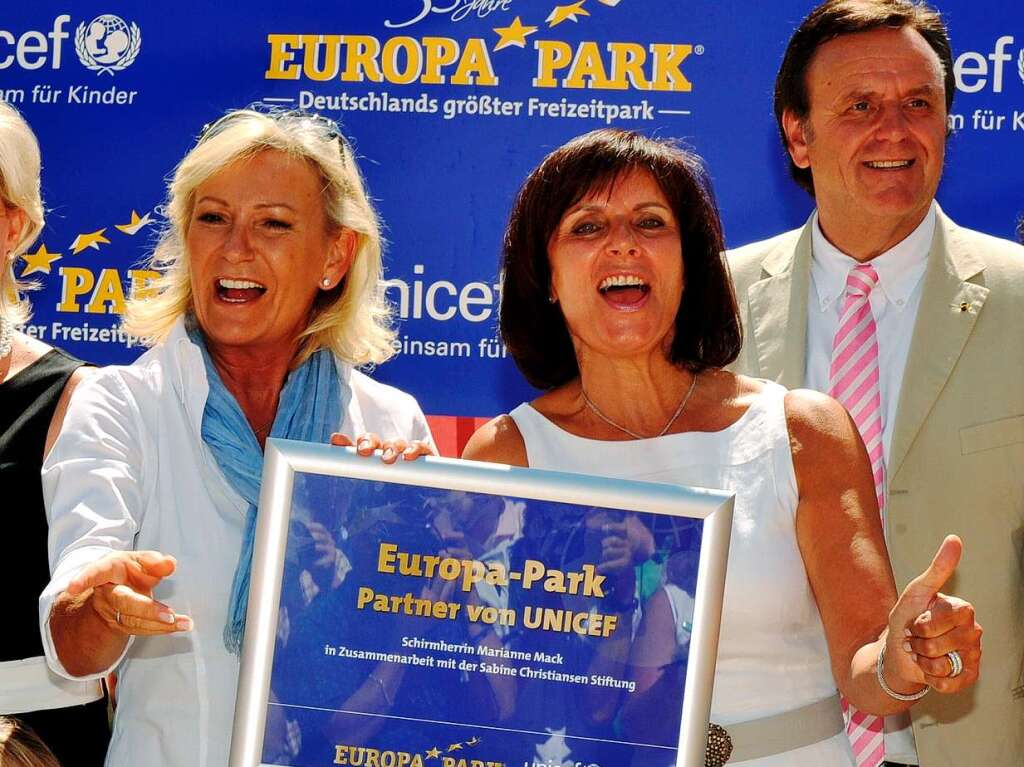 Der Europa-Park  Rust  geht eine Kooperation mit  UNICEF ein:  Sabine Christiansen mit Schirmherrin Marianne Mack und Roland Mack