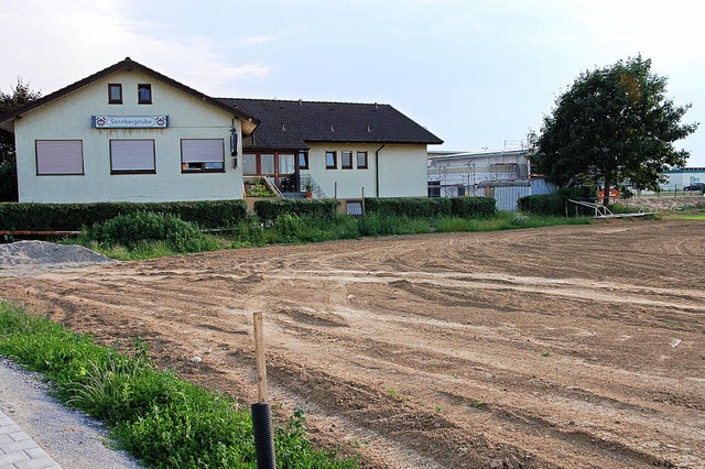 Hier, nrdlich  des Clubheims,  soll er hin, der Spielplatz.   | Foto: Sigrid Umiger