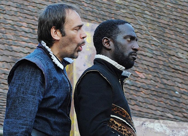 Iago bringt seinen Herrn Othello auf bse Gedanken.   | Foto: Beatrice Ehrlich