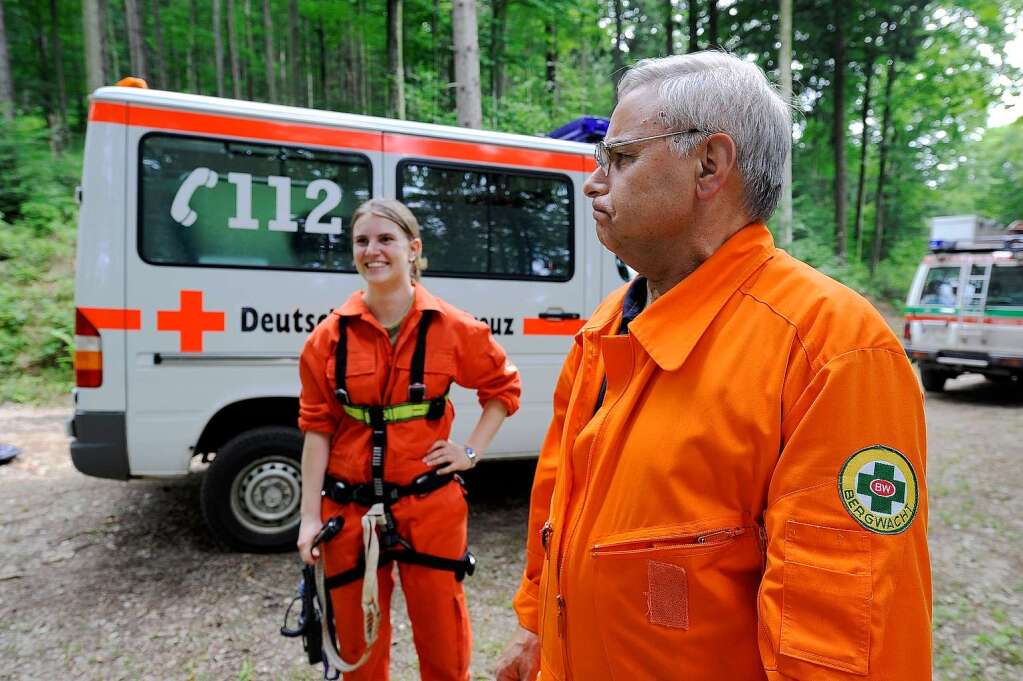 Schauinslandbahn steht drei Stunden lang still. Elf Menschen sitzen in heien Gondeln fest. Bergwacht untersucht die Leitung der Bahn auf Schden.