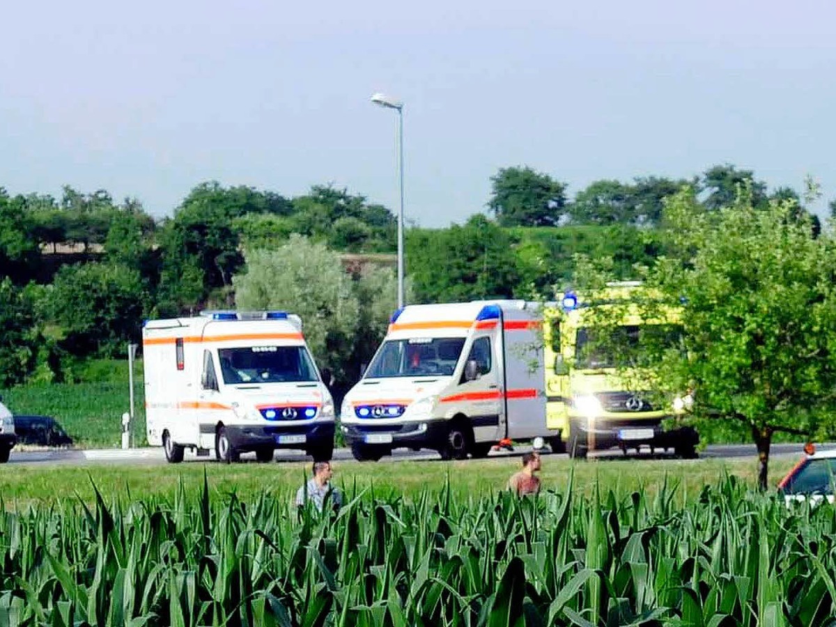 Schwerer Verkehrsunfall am Sulzer Kreuz – ein Mann stirbt, fnf Menschen werden schwer verletzt.
