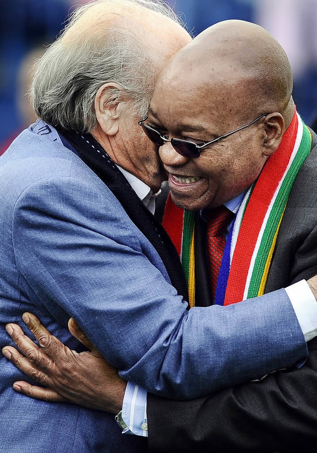 Heutzutage gibt es keine Vorbehalte me...Sdafrikas Prsident Jacob Zuma zeigt.  | Foto: afp