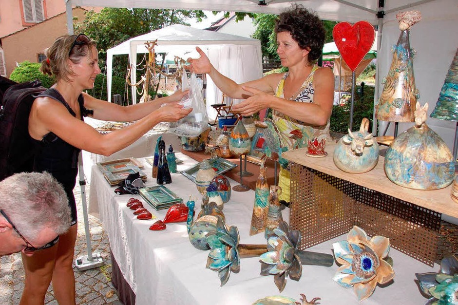 Kunsthandwerkermarkt im Rathaushof (Foto: Gerold Zink) Kunsthandwerkermarkt im Rathaushof (Foto: Gerold Zink)