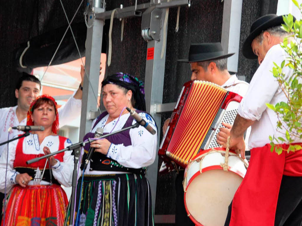 Auch eine portugiesische Folkloregruppe aus Neuf-Brisach tanzte auf dem Breisacher Marktplatz.
