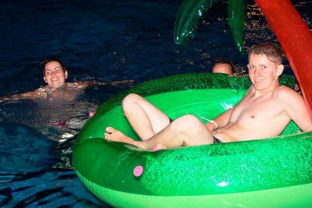 Fotos aus dem Wehrer Parkbad: Party am Wasser
