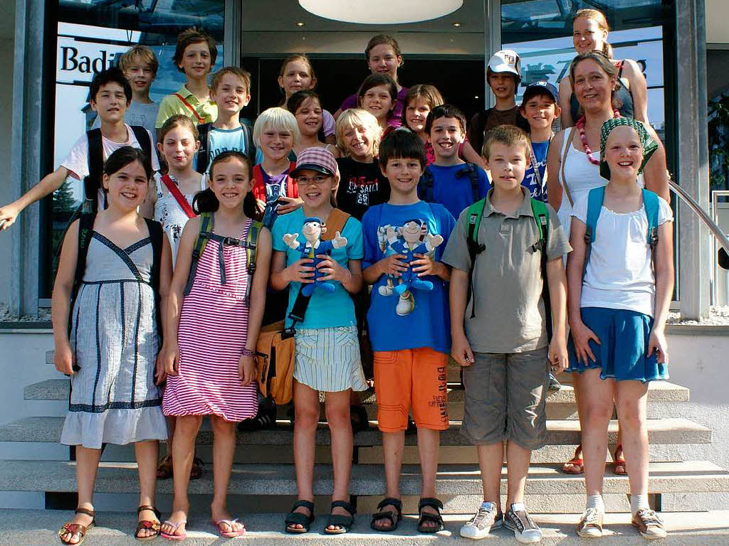 Die Klasse 4c der Emil-Thoma-Schule mit ihrer Begleiterin Frau Lenaif Die Klasse 4c der Emil-Thoma-Schule mit ihrer Begleiterin Frau Lenaif