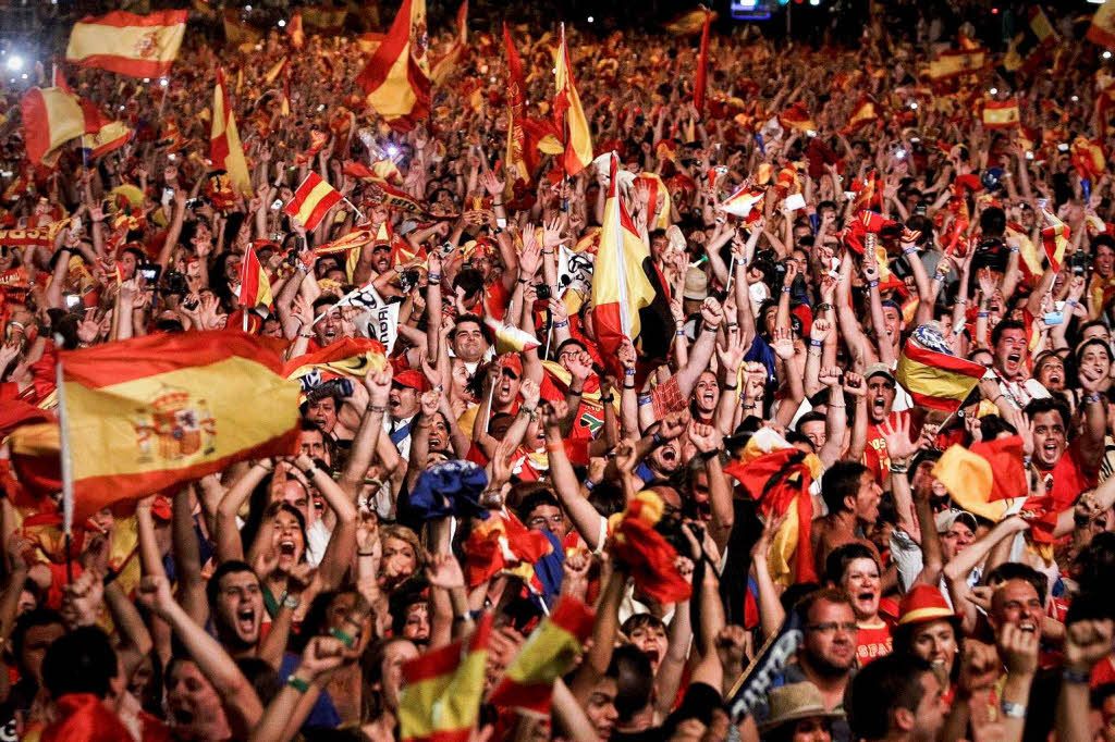 Ein einziges Fanenmeer: Madrid versank nach dem Sieg im Freudentaumel.