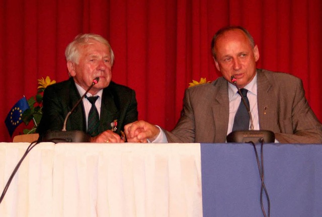 An der Friedenskonferenz in Breisach n...nks) und Oswiecims Brgermeister teil.  | Foto: Bianka Pscheidl